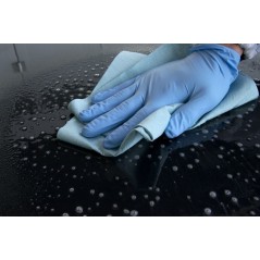 Utilisation du chiffon avec le dégraissant à base d'eau DRG 05.